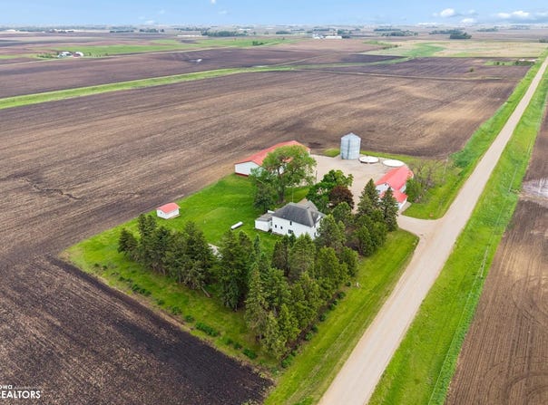 2480 Palm Ave, Garner, IA 50438