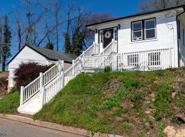 100 Cutters Dock Rd, Woodbridge Twp., NJ 07095-2608