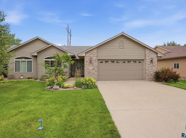 3430 S Harmony Dr, Sioux Falls, SD 57110