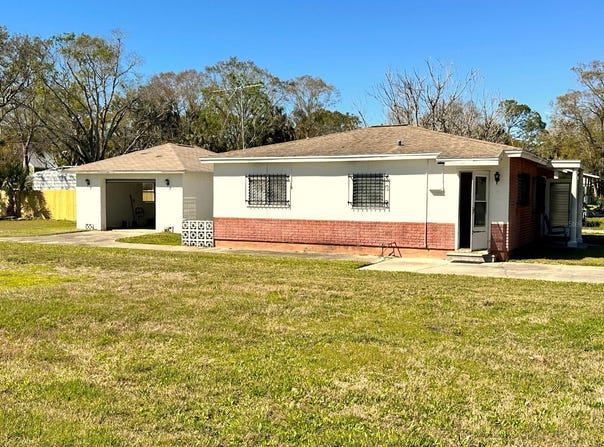 318 BANANA STREET, TARPON SPRINGS, FL 34689