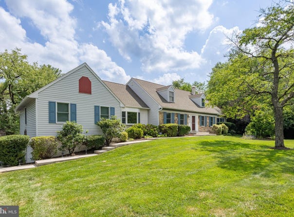 10 LONG DRIVE, DOWNINGTOWN, PA 19335