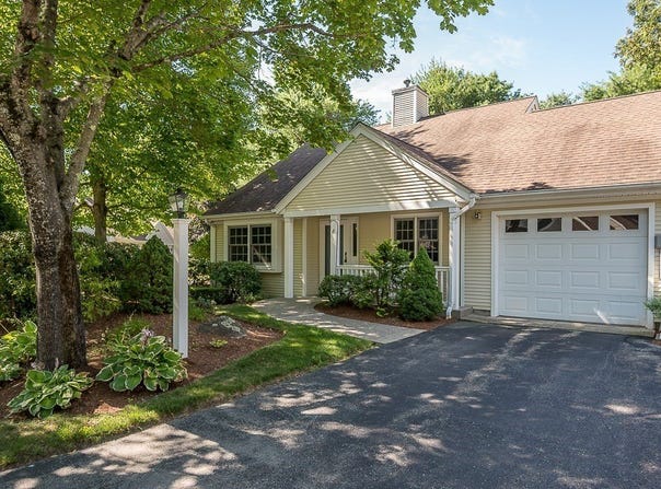 8 Stratton Dr, Shrewsbury, MA 01545