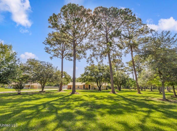 2512 Old Shell Landing Road, Ocean Springs, MS 39564