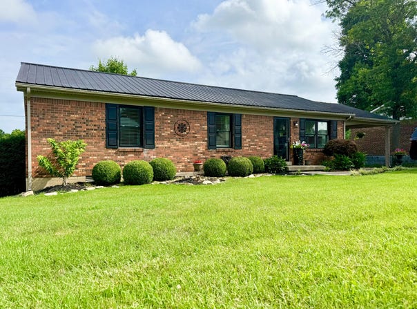 1919 Wings Nolk Street, Paris, KY 40361