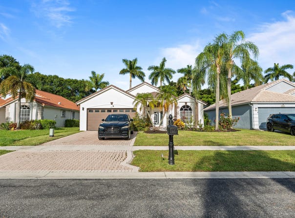 1971 OAK BERRY Circle, Wellington, FL 33414