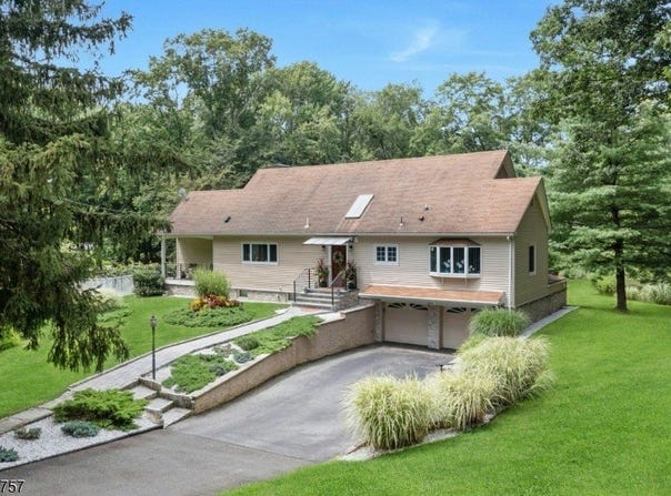 25 Bryers Ln, Upper Saddle River Boro, NJ 07458-2105