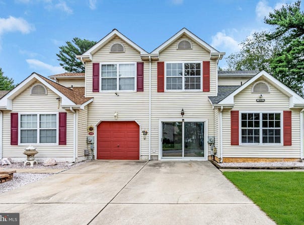 427 AMESBURY, GLASSBORO, NJ 08028
