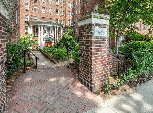 118-11 84 Avenue, Kew Gardens, NY 11415