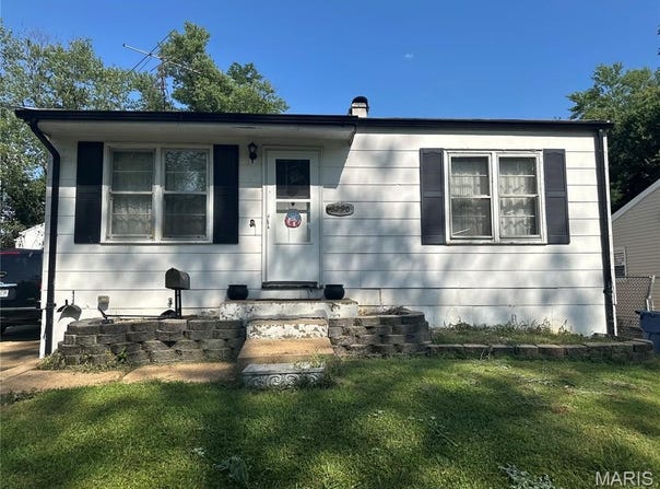 3290 W Tennyson Avenue, St Louis, MO 63114