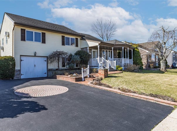 3676 Regent Lane, Wantagh, NY 11793