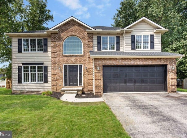 33 CHINKAPIN DRIVE, NEW OXFORD, PA 17350