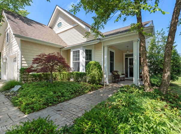19 Iselin Lane, Oceanport, NJ 07757