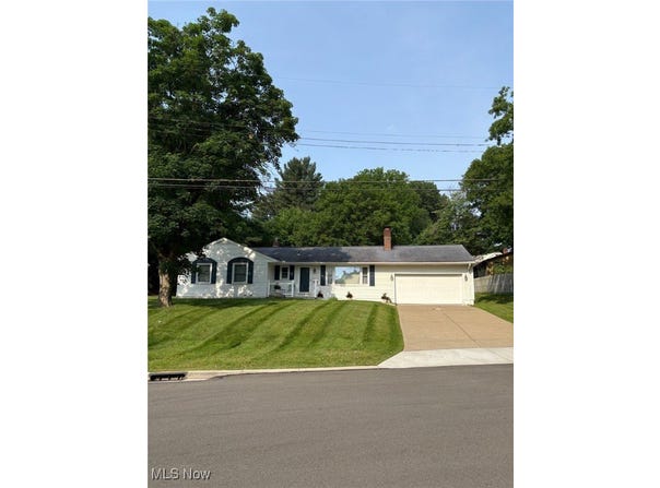 2102 Robinhood Drive, Wooster, OH 44691