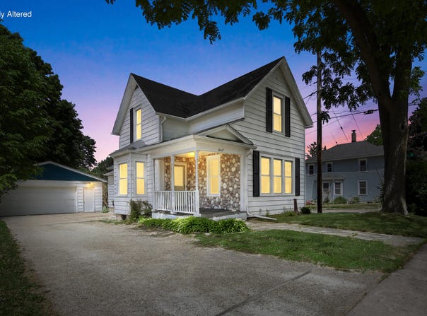 547 Forest St, Hartford, WI 53027