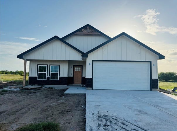 157 County Road 150, Alice, TX 78332