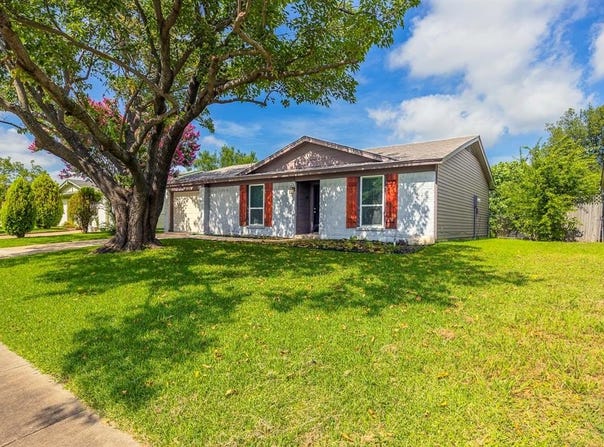 2213 Biscayne Drive W, Irving, TX 75060