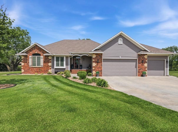 4 Waterbrook Ter, South Hutchinson, KS 67505