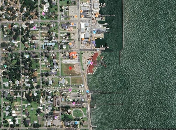 208 S Second St, ROCKPORT, TX 78382