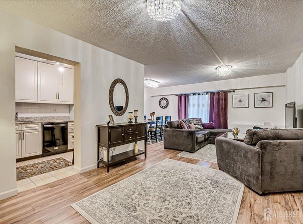 10 N Wood Avenue N, Linden, NJ 07036