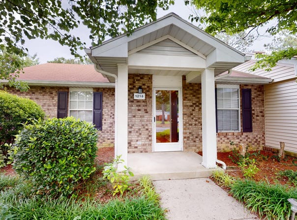 1218 Wilshire Circle, Aberdeen, NC 28315