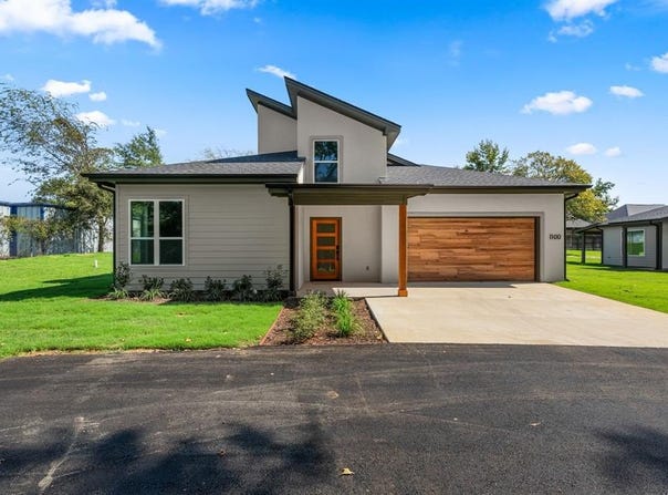 1100 S Main Street, Lindale, TX 75771