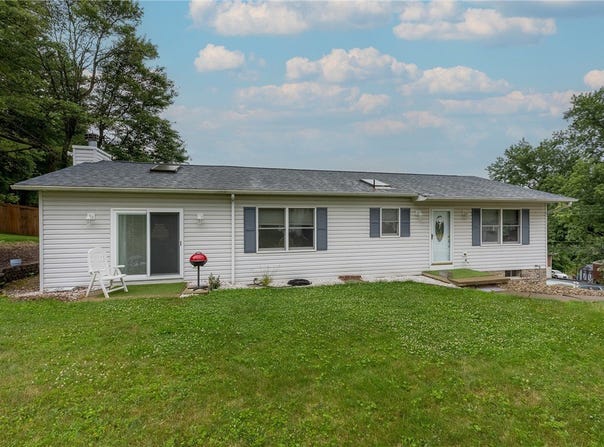 37 Green Oak Dr, Kennedy Twp, PA 15108