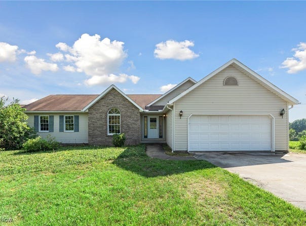 10850 Lampe Lane NE, Magnolia, OH 44643