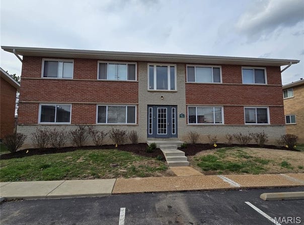 2 Bruce Drive, Florissant, MO 63031