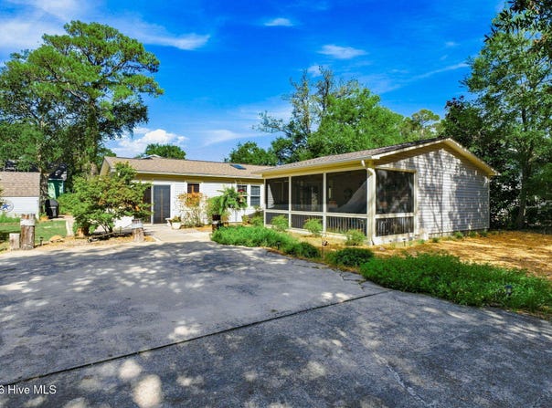 315 NE 40th Street, Oak Island, NC 28465