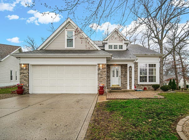 553 Lantern Walk, Valparaiso, IN 46385