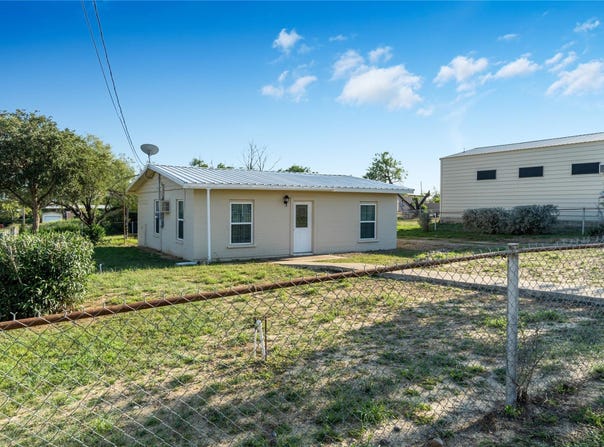 106 Overview DR, Zapata, TX 78076