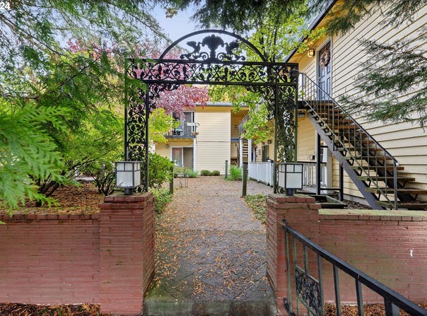 3561 SW TROY ST, Portland, OR 97219