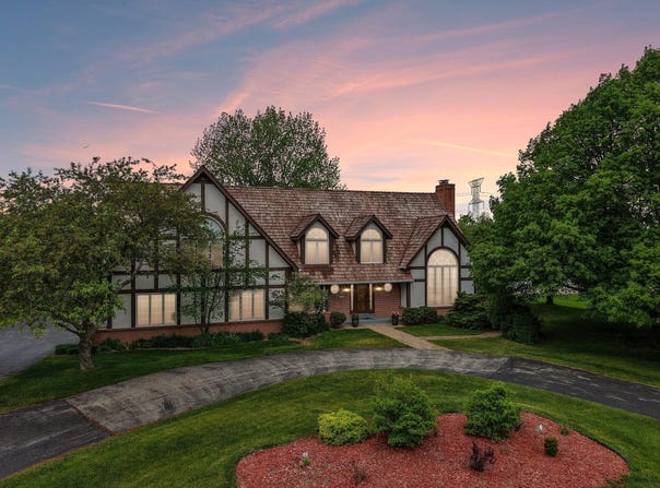 2385 Buckingham Pl, Brookfield, WI 53045