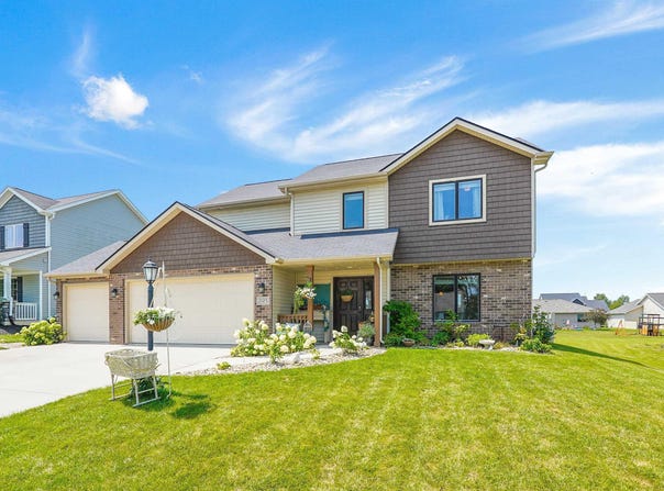 2125 Lindenwood Avenue, Warsaw, IN 46580-5831