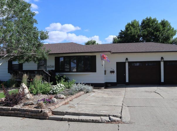 316 Juniper Ave, Glendive, MT 59330