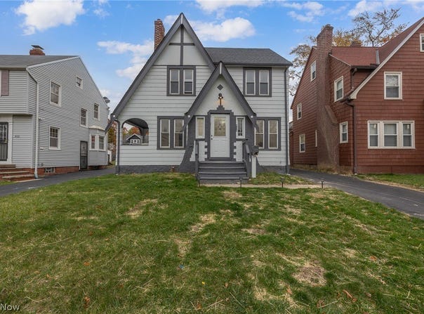 939 Vineshire Road, Cleveland Heights, OH 44121