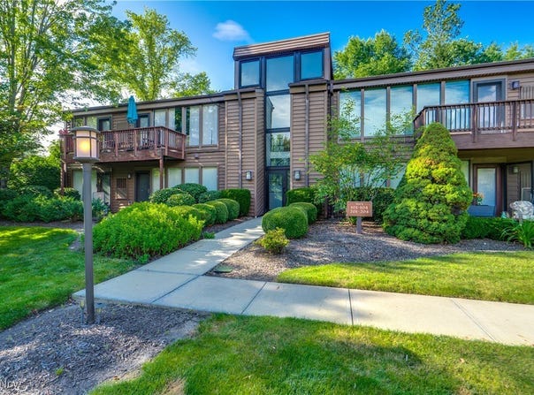 985 Canyon View Road unit: 204C, Northfield, OH 44067