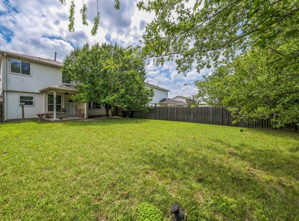 633 Sweet Leaf LN, Pflugerville, TX 78660