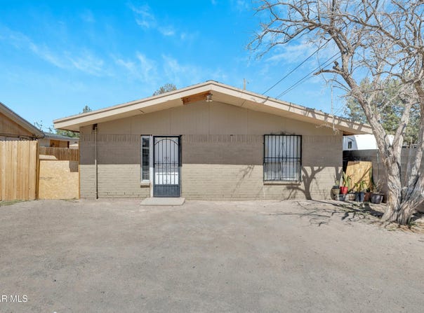 400 TANIA Drive, El Paso, TX 79927