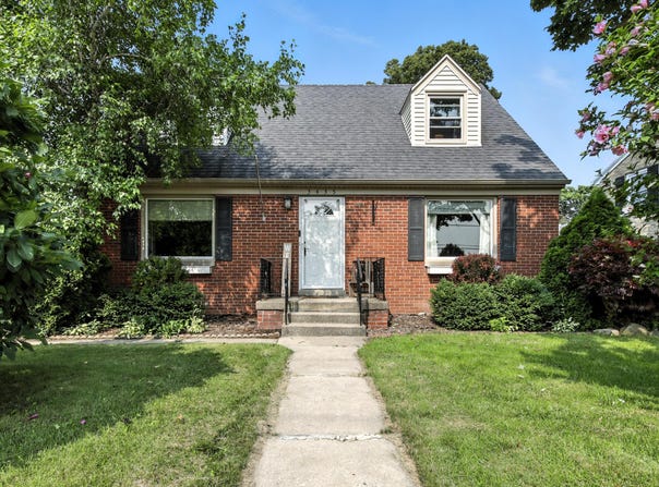 3435 S 43rd St, Greenfield, WI 53219