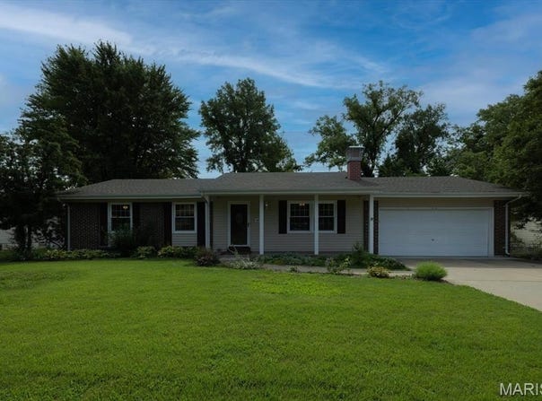 824 Ruth Drive, St Charles, MO 63301