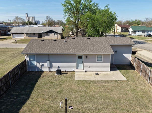 121 E 11th St, Harper, KS 67058