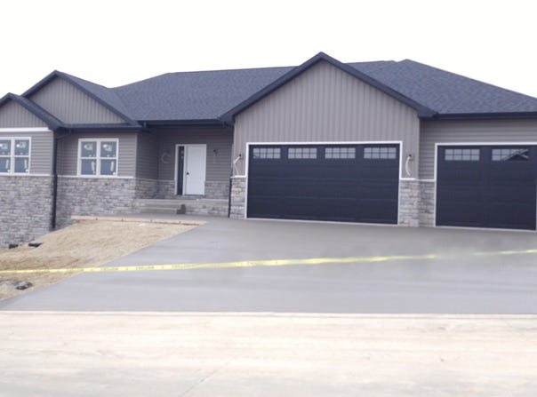 277 Wyatt, Peosta, IA 52068