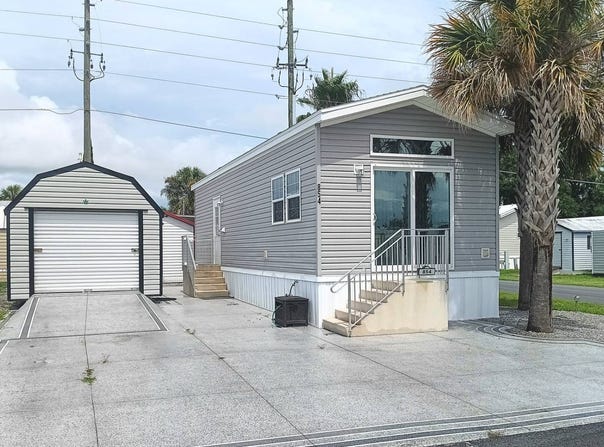 609 Hwy 466, Lady Lake, FL 32159