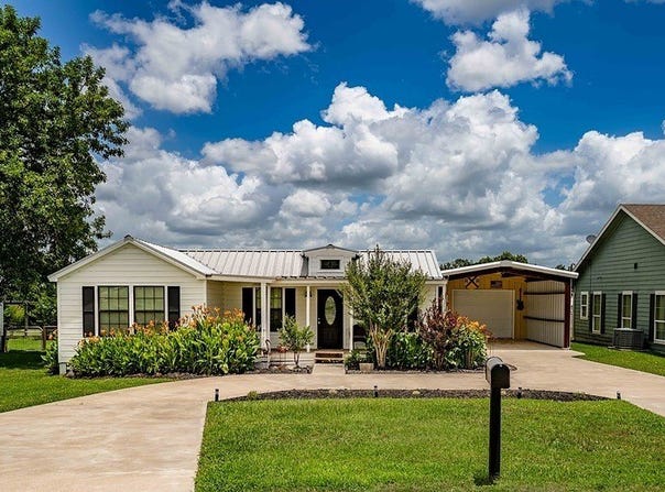 210 North Scott Street, Fayetteville, TX 78940