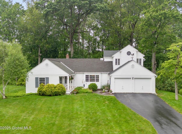 20 N Helderberg Parkway, Bethlehem, NY 12159
