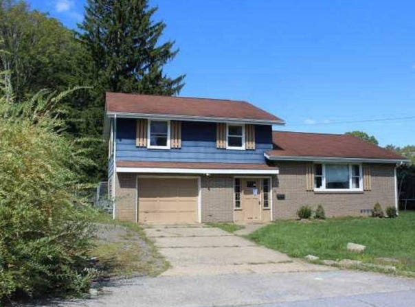 8 Elm Dr, Brookville, PA 15825