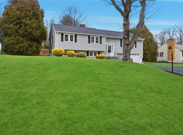 38 Juniper Lane, Holden, MA 01520