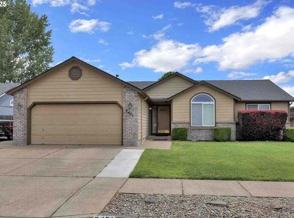 2451 BOWTIE AVE, Eugene, OR 97404