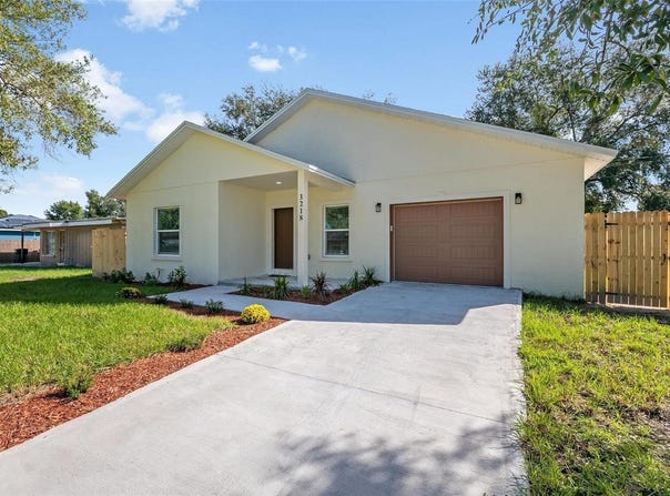 3218 DELRAY Drive, TAMPA, FL 33619
